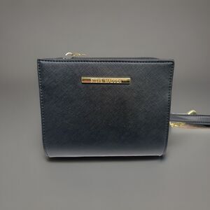 Steve Madden Black & Gold Cross-Body Clutch wallet purse Excellent Condition Zip